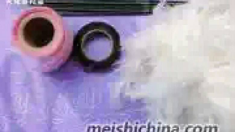 巧克力玫瑰花束,备好包装材料。