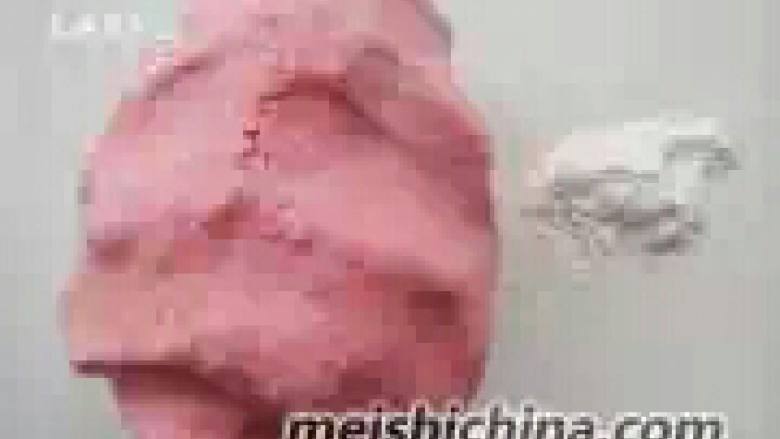 巧克力玫瑰花束,拿出来揉匀，沾手的话可以拍点淀粉。