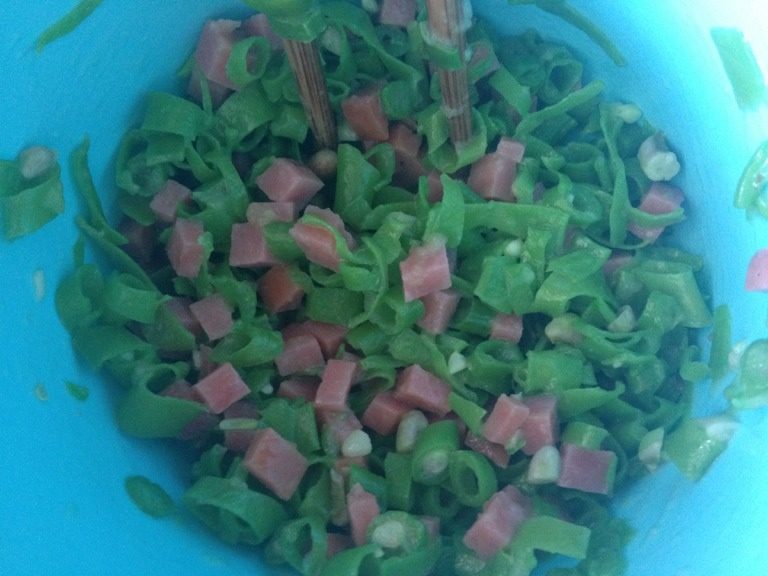 豆角煎蛋饼,捞起备用