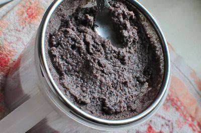 无敌黑豆紫米露,操作好后，过滤装杯，加入适量白糖