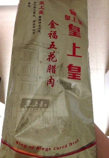 腊肉炒菜花,备好<a style='color:red;display:inline-block;' href='/shicai/ 63'>菜花</a>，<a style='color:red;display:inline-block;' href='/shicai/ 2794'>大蒜</a>切末备用，腊肉切好备用