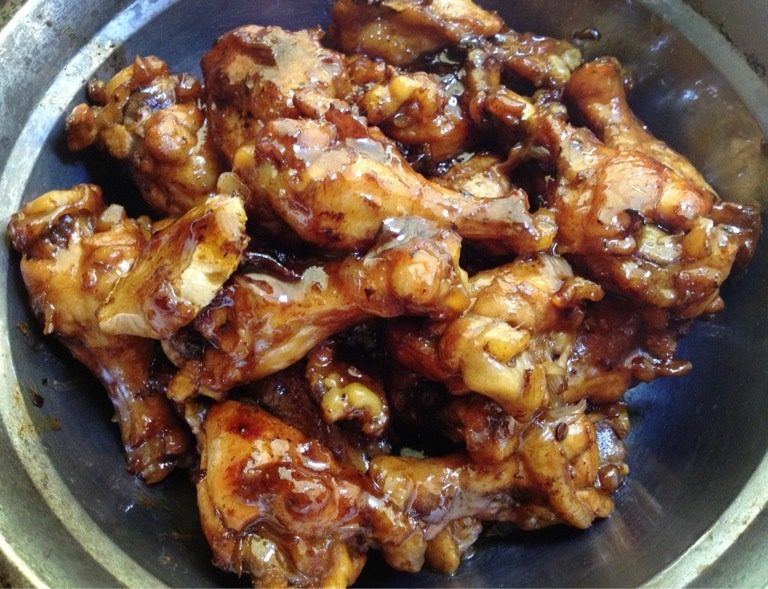 可乐趐根,放盐、<a style='color:red;display:inline-block;' href='/shicai/ 756'>鸡精</a><a style='color:red;display:inline-block;' href='/shicai/ 718'>料酒</a>，转中小火直到汤汁收干即可。