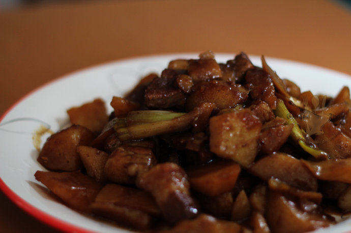蚝油土豆烧五花肉 
