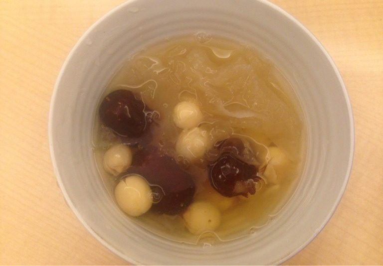 冰糖红枣银耳莲子羹