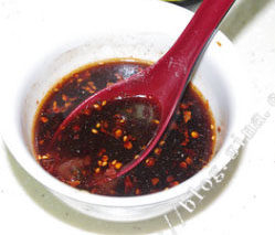 左宗棠鸡,所有酱汁调料，加到小碗里搅拌均匀备用，