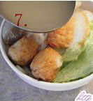 潮州鱼蛋粉,淋入煮开的上汤