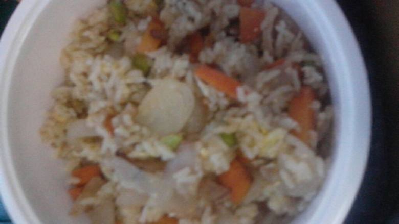 洋葱青豆胡萝卜炒饭