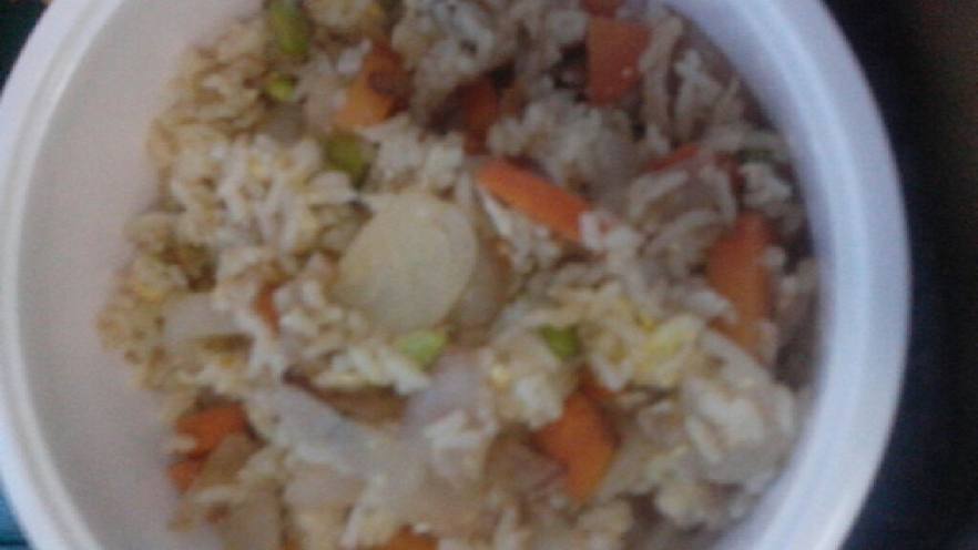 洋葱青豆胡萝卜炒饭