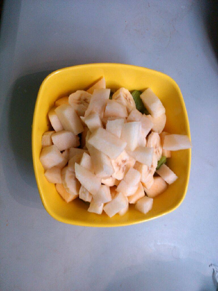 想念你的时候做的水果沙拉,<a style='color:red;display:inline-block;' href='/shicai/ 610'>香蕉</a>。<a style='color:red;display:inline-block;' href='/shicai/ 591'>苹果</a>。<a style='color:red;display:inline-block;' href='/shicai/ 594'>梨</a>葡萄。<a style='color:red;display:inline-block;' href='/shicai/ 596'>猕猴桃</a>放在一起