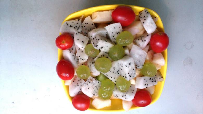 想念你的时候做的水果沙拉,全部放在一起