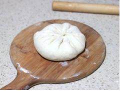 黄金大饼 ,像包包子一样把红豆沙包起来;