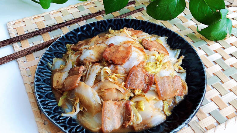五花肉炖白菜,酸香又开胃哟!