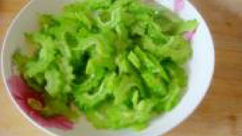 蜂蜜苦瓜,这样就可以吃啦。