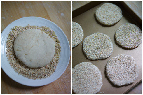 香酥小糖饼,沾<a style='color:red;display:inline-block;' href='/shicai/ 678'>白芝麻</a>。放入烤盘松驰十分钟，入烤箱中层，上下火200度20分钟左右。