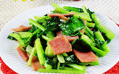 火腿炒白菜苔,加入盐和<a style='color:red;display:inline-block;' href='/shicai/ 756'>鸡精</a>调味即可