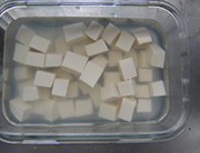 韩式基本大酱汤,<a style='color:red;display:inline-block;' href='/shicai/ 465'>豆腐</a>切成1cm见方的小块,放进淡盐水中浸泡15分钟,沥干水分备用