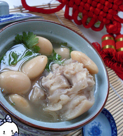 芸豆猪蹄汤