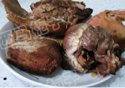 夫妻肺片,加入盐再继续煮1小时,捞出凉透