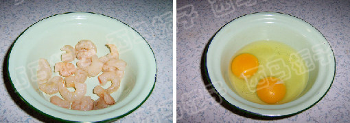 虾仁肉饼蒸蛋,虾仁洗净去掉纱线,把鸡蛋打散