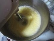 小C的提拉米苏,再打10秒,加25g细砂糖,转高速搅打;