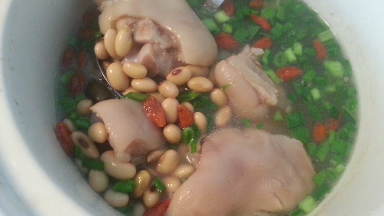黄豆炖猪蹄