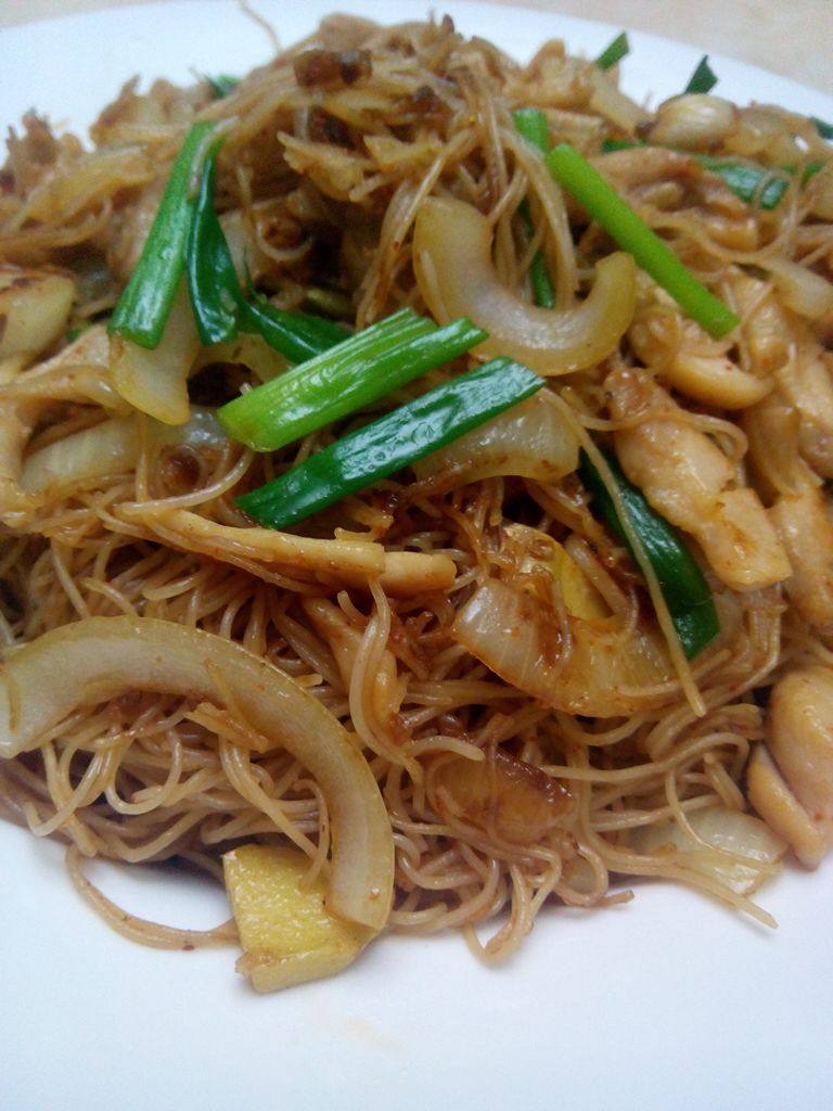鸡丝洋葱炒米粉
