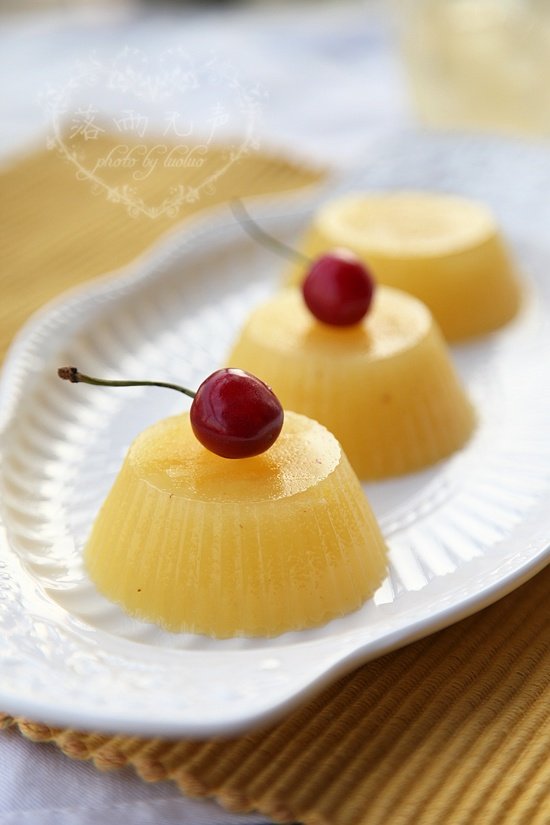 一个菠萝做出三种风味果冻