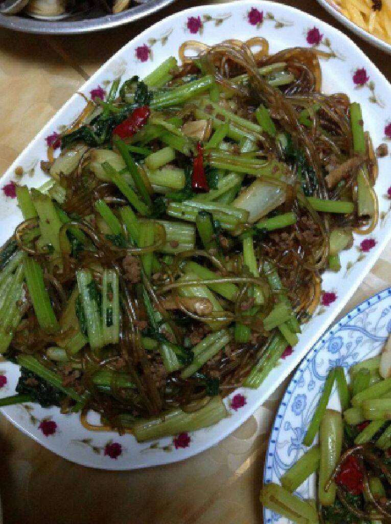 芹菜肉末粉条