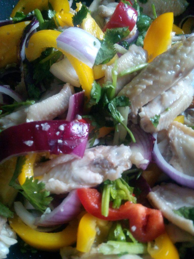 洋葱灯笼椒凉拌鸡翅