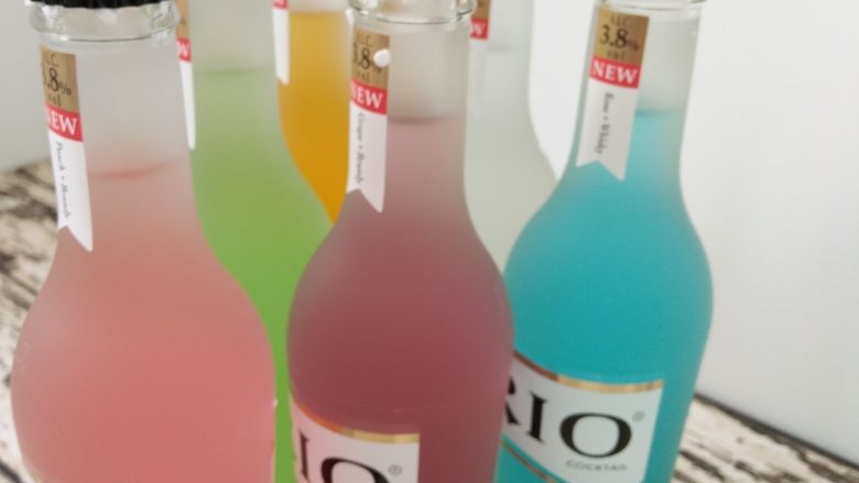 #RIO#炫彩棒冰, 准备好RIO锐澳水果鸡尾酒,想要炫彩,就多准备几种颜色的。