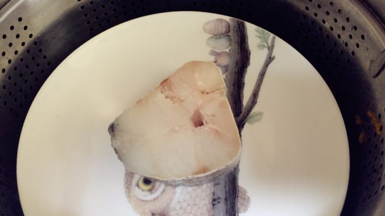 鳕鱼南瓜玛芬-好吃到哭，绵软的口感中多了,<a style='color:red;display:inline-block;' href='/shicai/ 351'>鳕鱼</a>上锅蒸熟