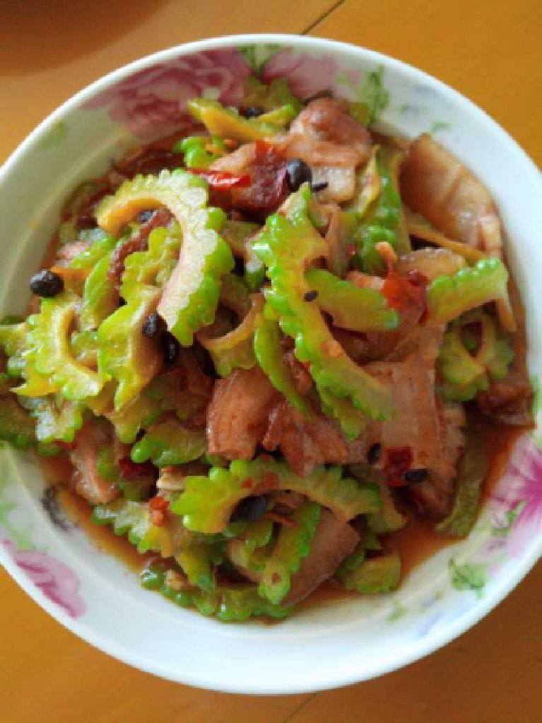 五花肉炒苦瓜