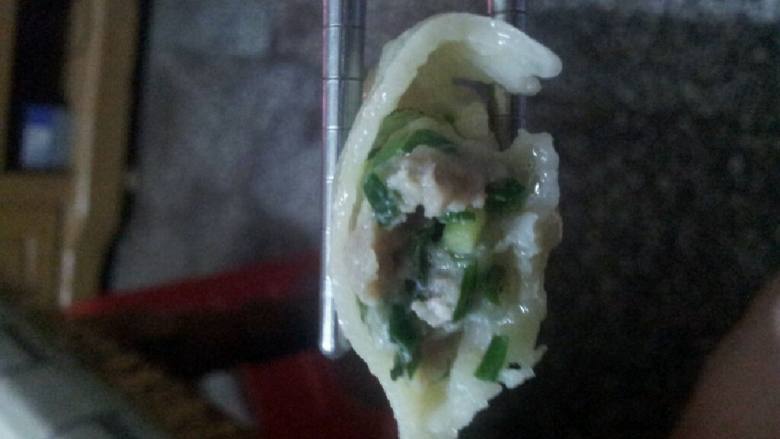 猪肉韭菜饺,水烧开下饺子，至饺子浮出水面后再煮2分钟即可
