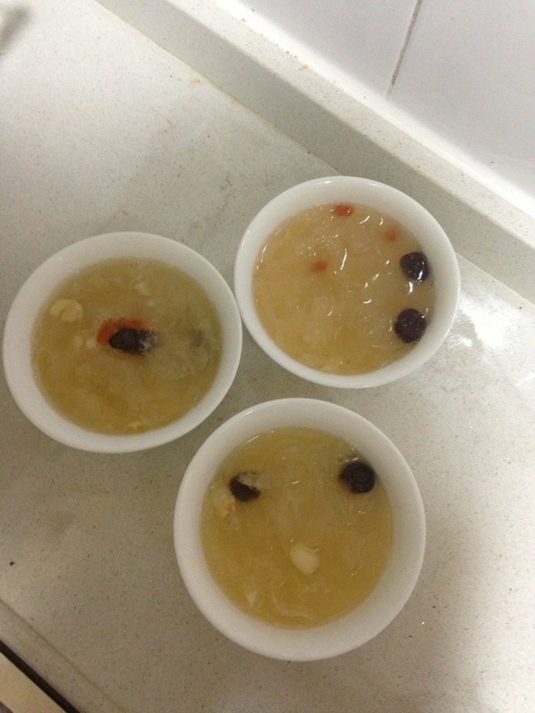 红枣'枸杞'银耳莲子羹