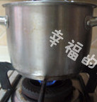 朝鲜冷面,转最小的火,盖上锅盖炖2个小时