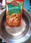 私房牛油果pizza,pizza 面饼粉加入热水,调散