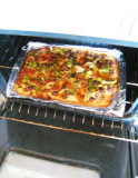 私房牛油果pizza,烤箱预热190C,烤15min