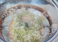 冬瓜莲米绿豆粥,再次沸腾后,大火煮1分钟左右,不要盖盖