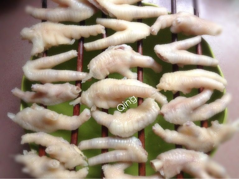 虎皮凤爪,如图取出晾干