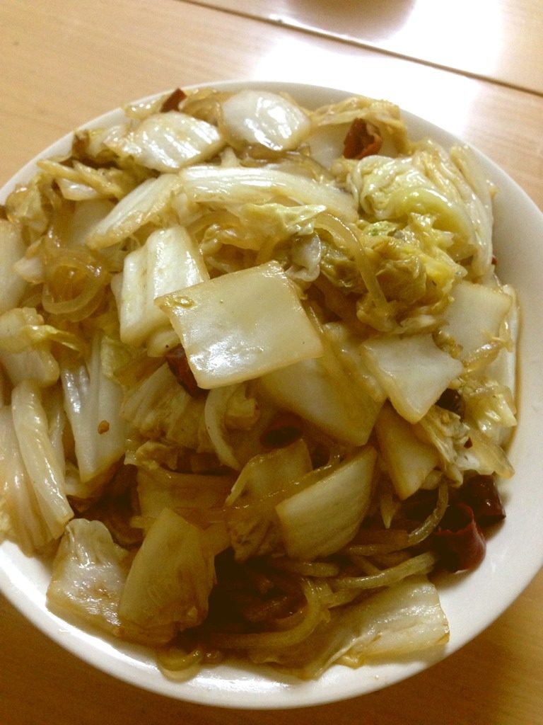 酸辣白菜粉,酸辣白菜粉!嗯,我爱吃。