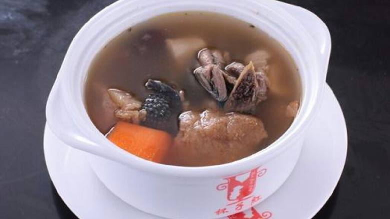 药材煲猪手