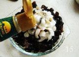生抽鱼片,淋<a style='color:red;display:inline-block;' href='/shicai/ 864'>蒸鱼豉油</a>，放上蒜末、<a style='color:red;display:inline-block;' href='/shicai/ 3250'>葱</a>段及<a style='color:red;display:inline-block;' href='/shicai/ 62'>辣椒</a>，按口味加入少许盐，浇上热油即可