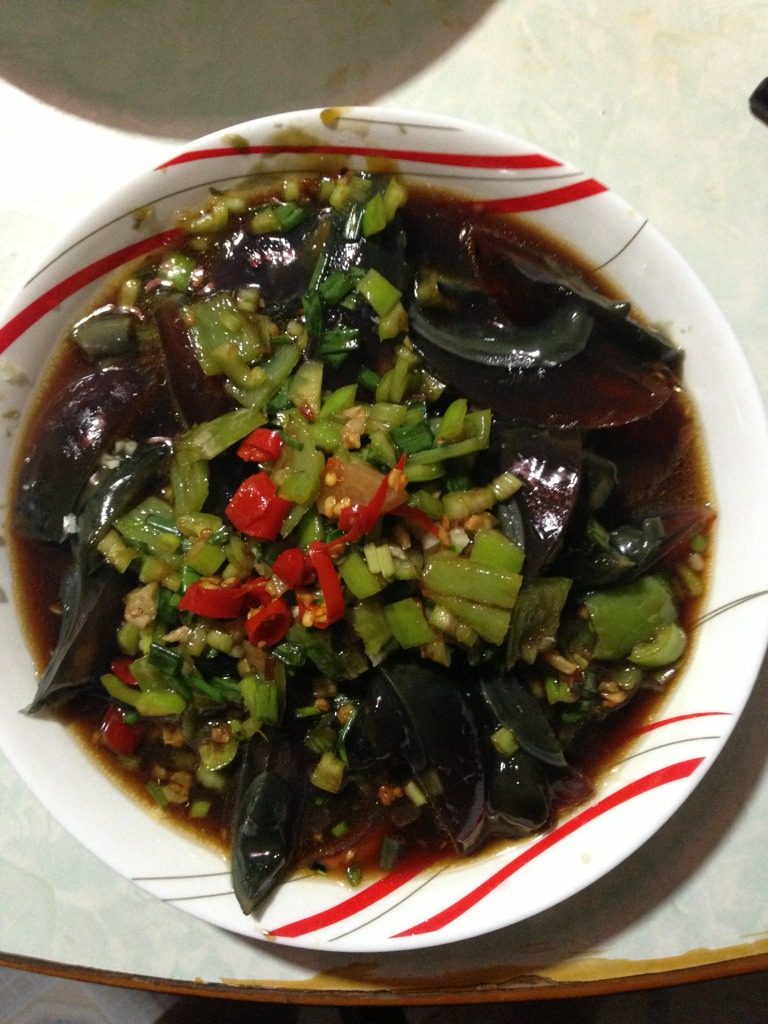 爆炒尖椒凉拌皮蛋