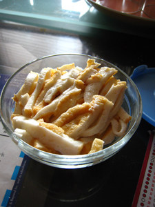 鱼豆腐拌海蜇,<a style='color:red;display:inline-block;' href='/shicai/ 1619'>鱼豆腐</a>煮好切条