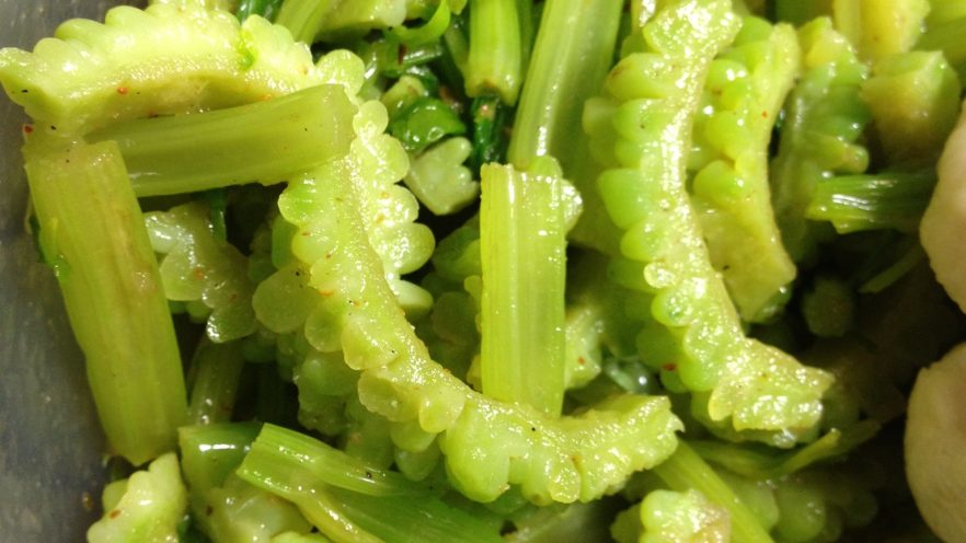 芹菜拌苦瓜