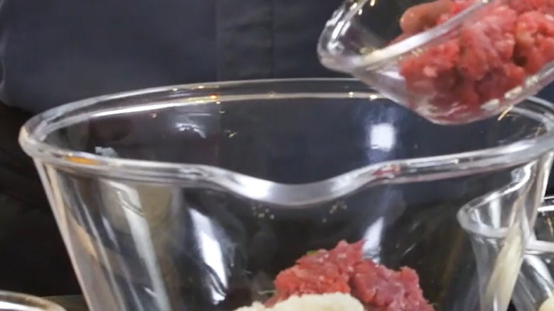 意大利创新菜|油炸米团子 Arancino,意大利腌肉,风干番茄,小干葱切碎拌入糯米饭中