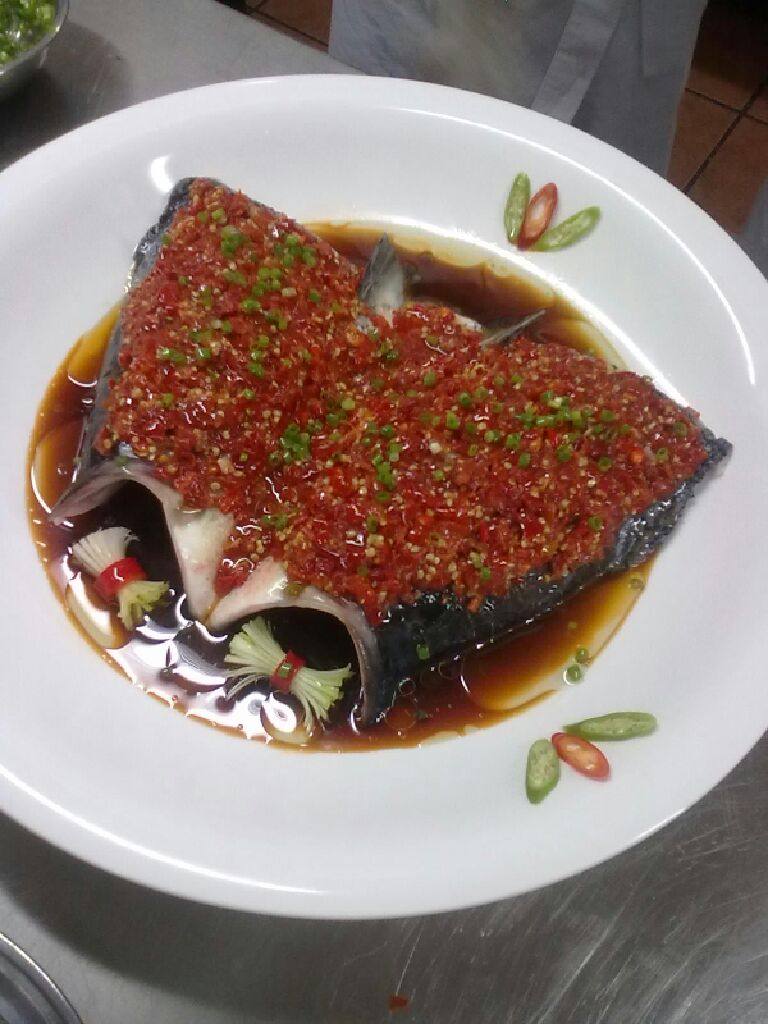 剁椒蒸洞庭鱼头