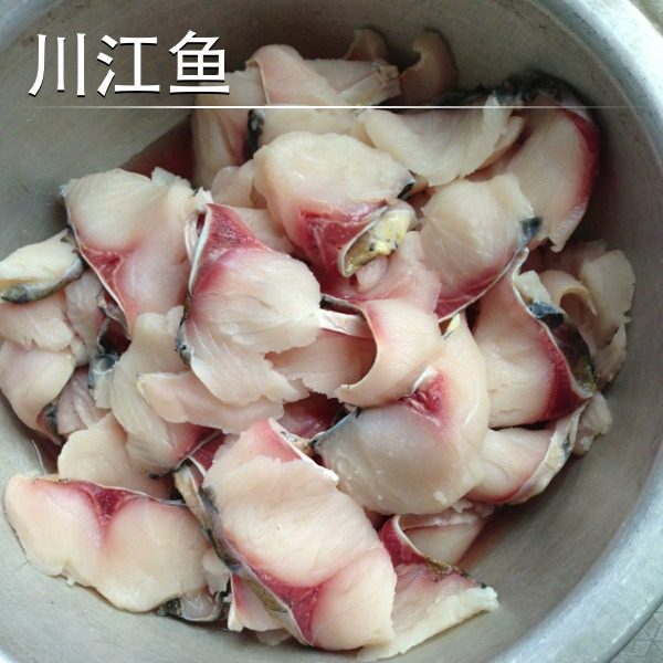川江鱼,把鱼洗净片好 加盐腌制30分钟