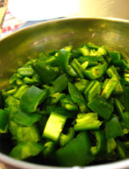 豆豉鲮鱼炒尖椒,<a style='color:red;display:inline-block;' href='/shicai/ 8778'>尖椒</a>去籽切丁