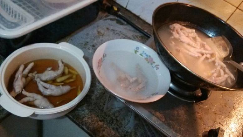 泡椒糟卤凤爪,半小时后，就可以享受美味啦。